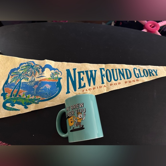 New Found Glory VIP Mug & Pennant - Picture 3 of 4
